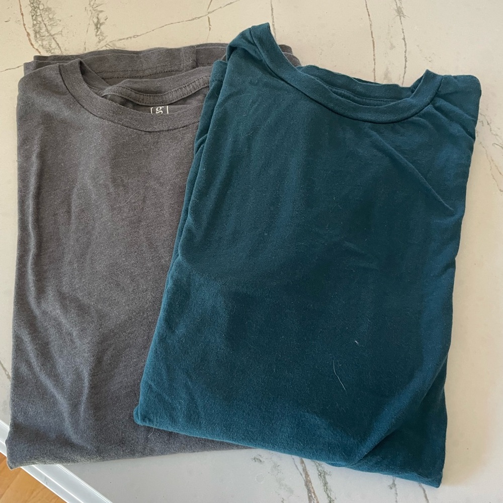 Bundle of 2 long sleeve tees